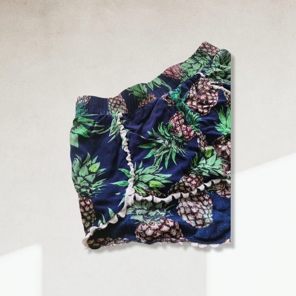 Pineapple short shorts - Picture 3 of 3